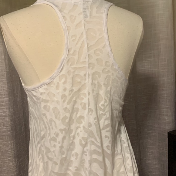 Ambiance appareal white sheer animal print tank size small - Picture 4 of 5